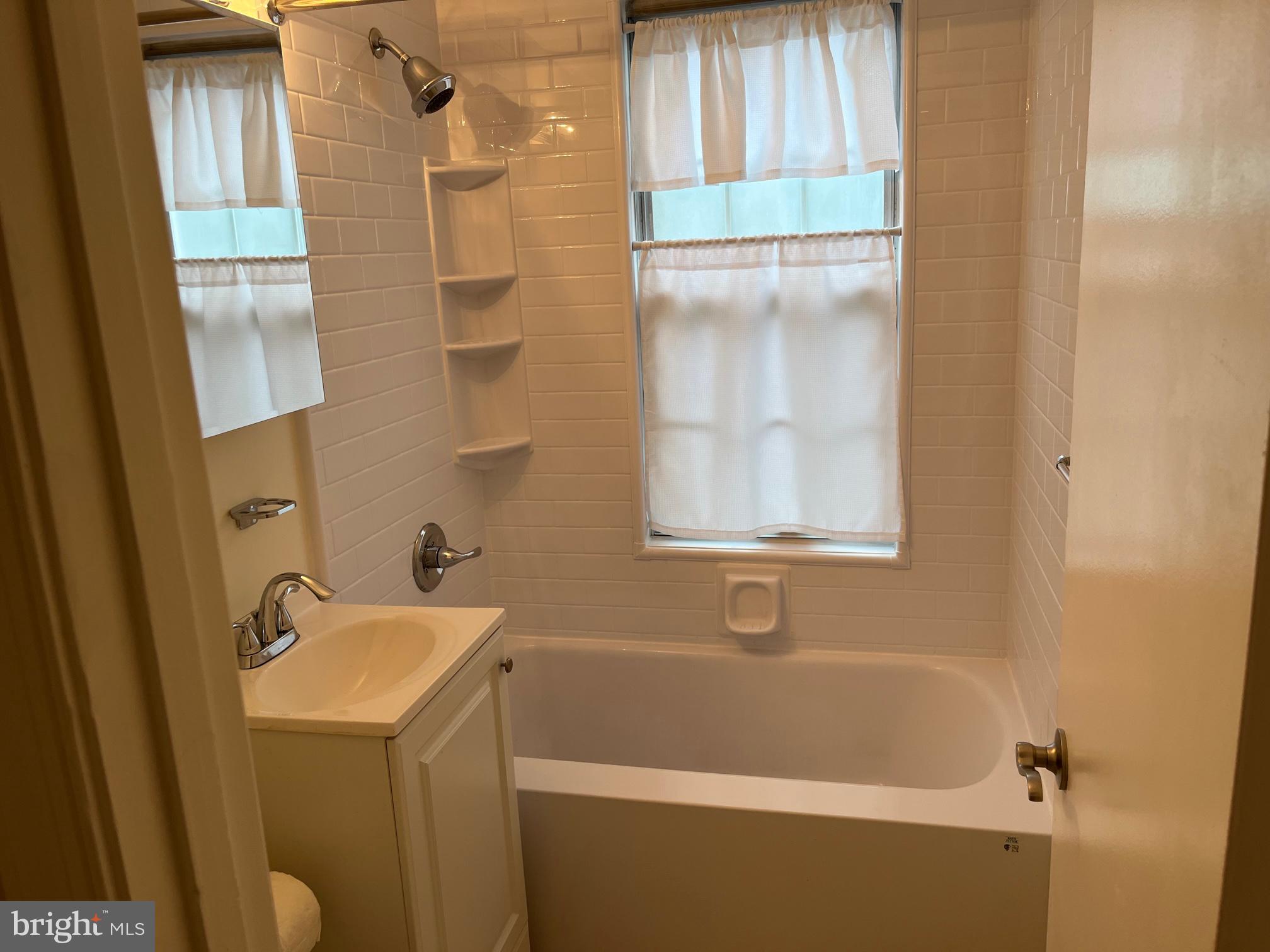 307-E DUNCAN AVE E #A