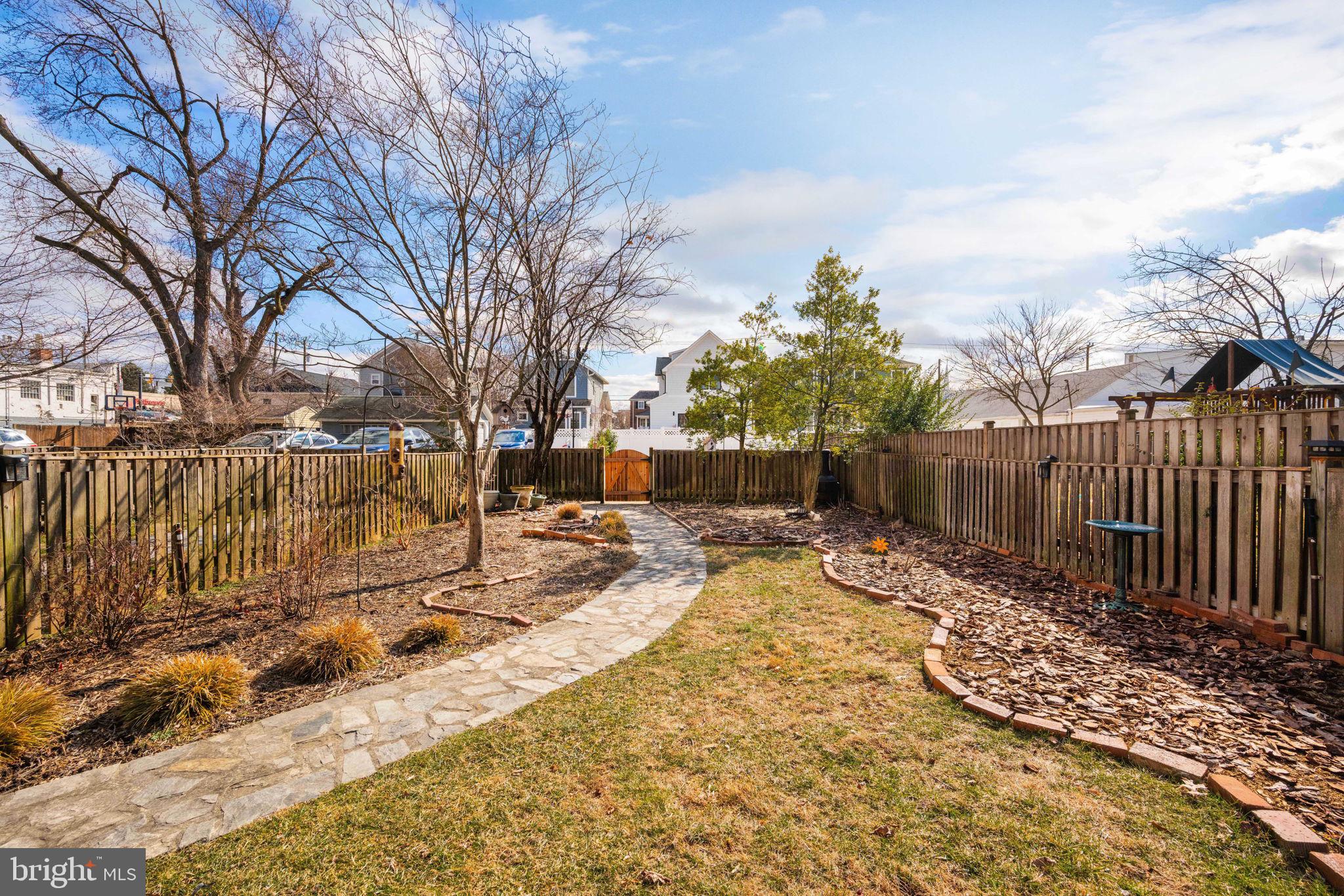 225 E Mason Ave