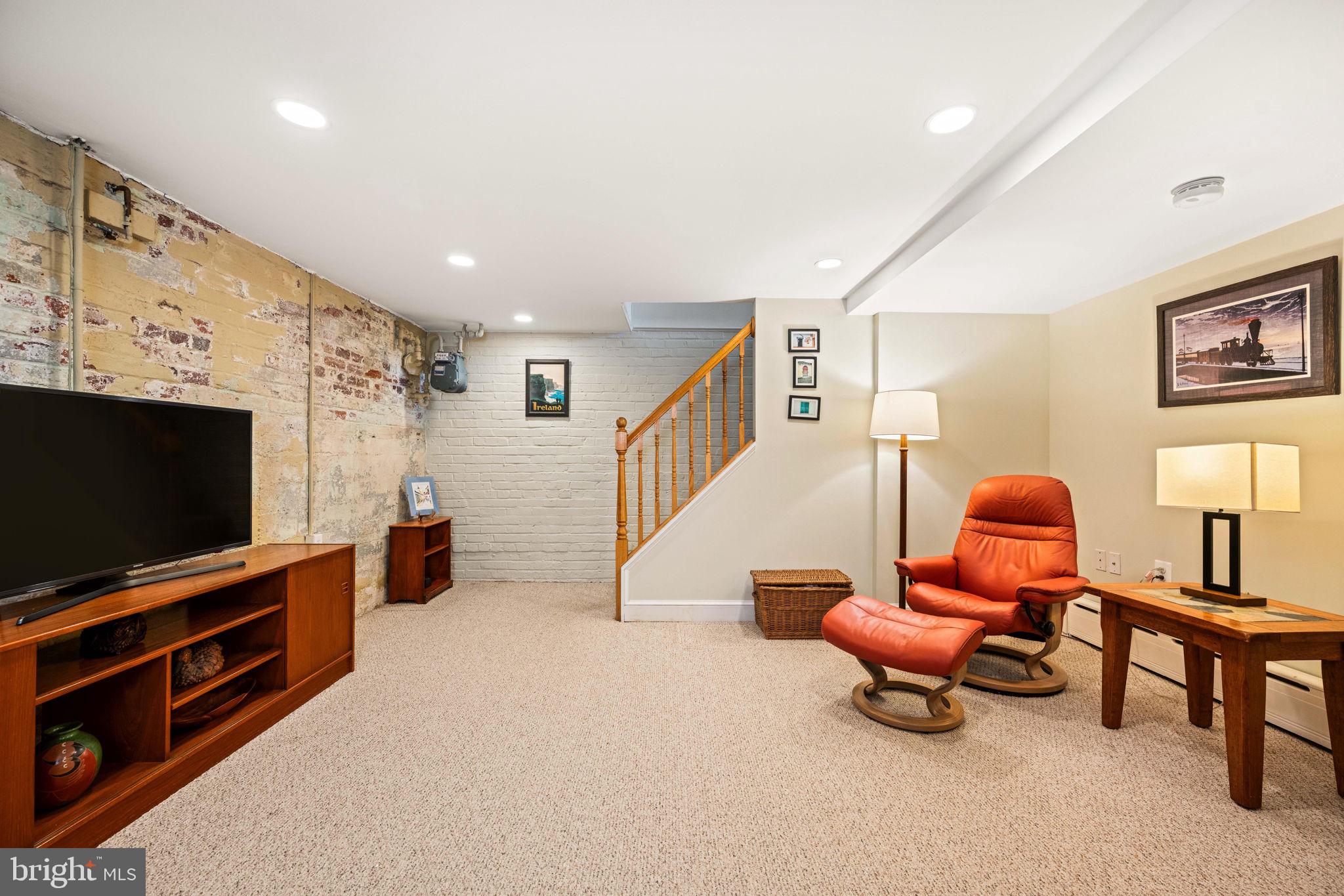 225 E Mason Ave