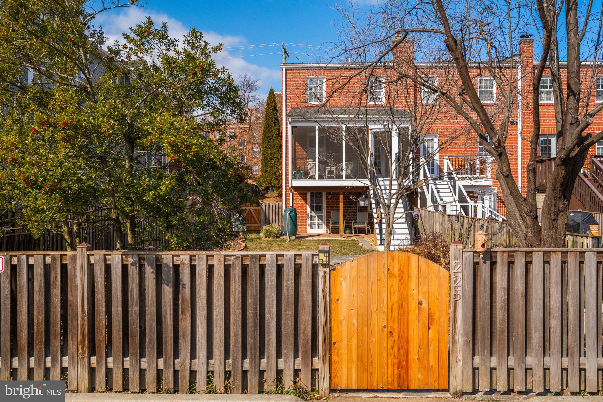 225 E Mason Ave