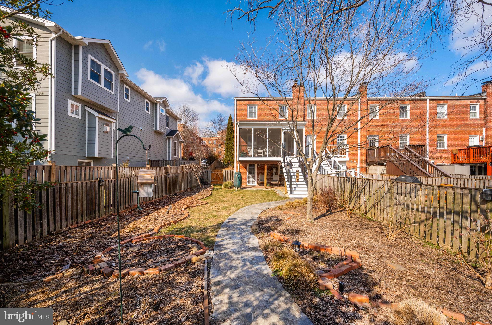 225 E Mason Ave