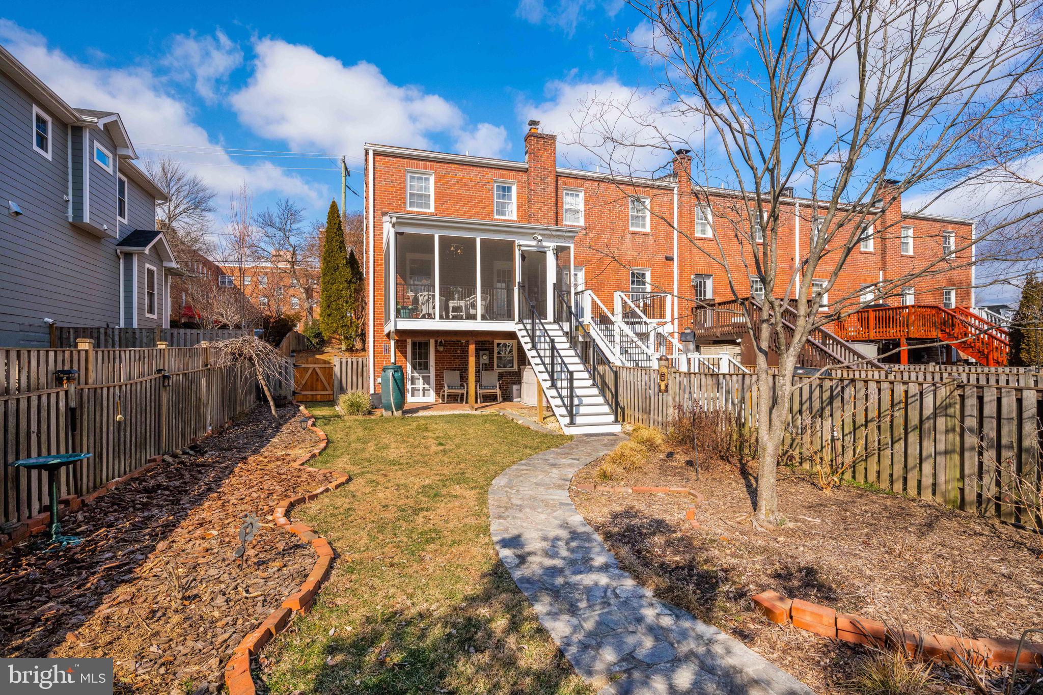 225 E Mason Ave