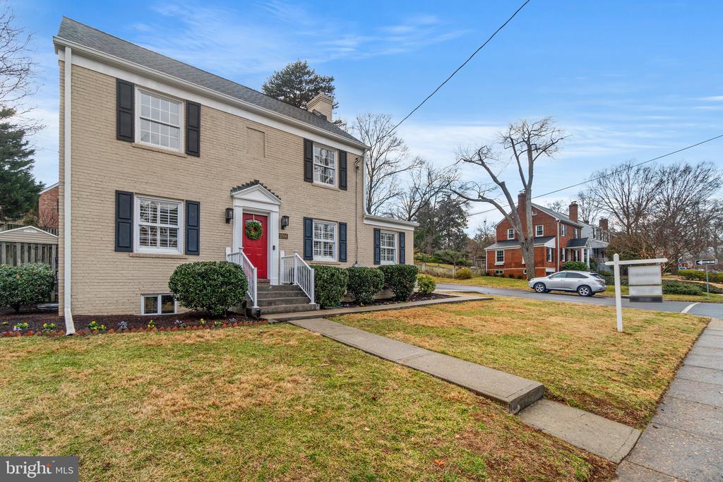 2506 Valley Dr