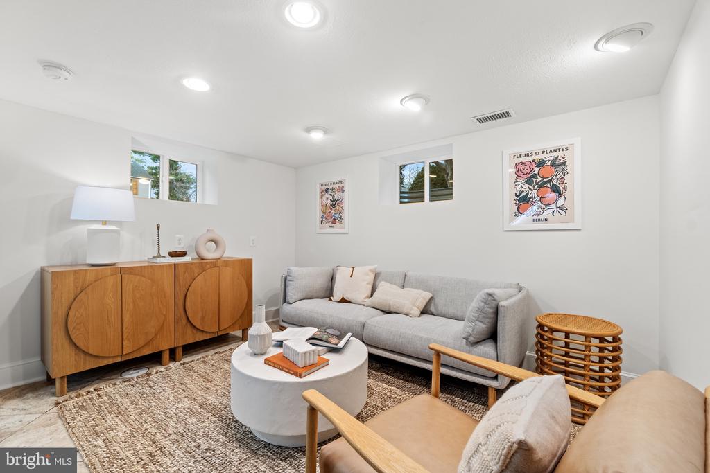 2506 Valley Dr