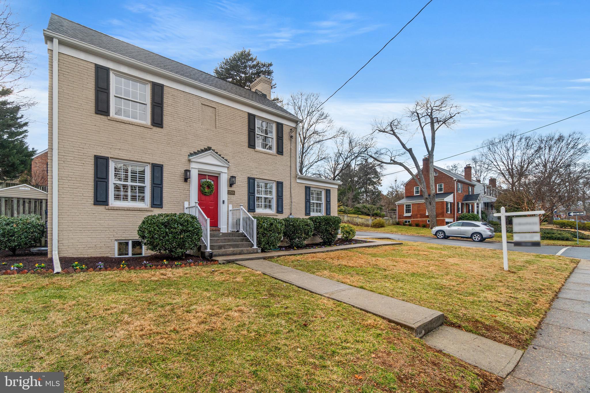 2506 Valley Dr