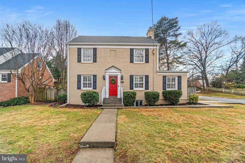 2506 Valley Dr