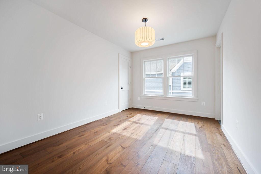315 E Howell Ave