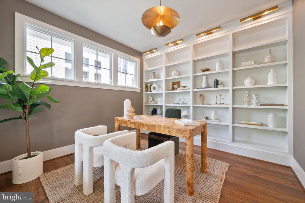 315 E Howell Ave