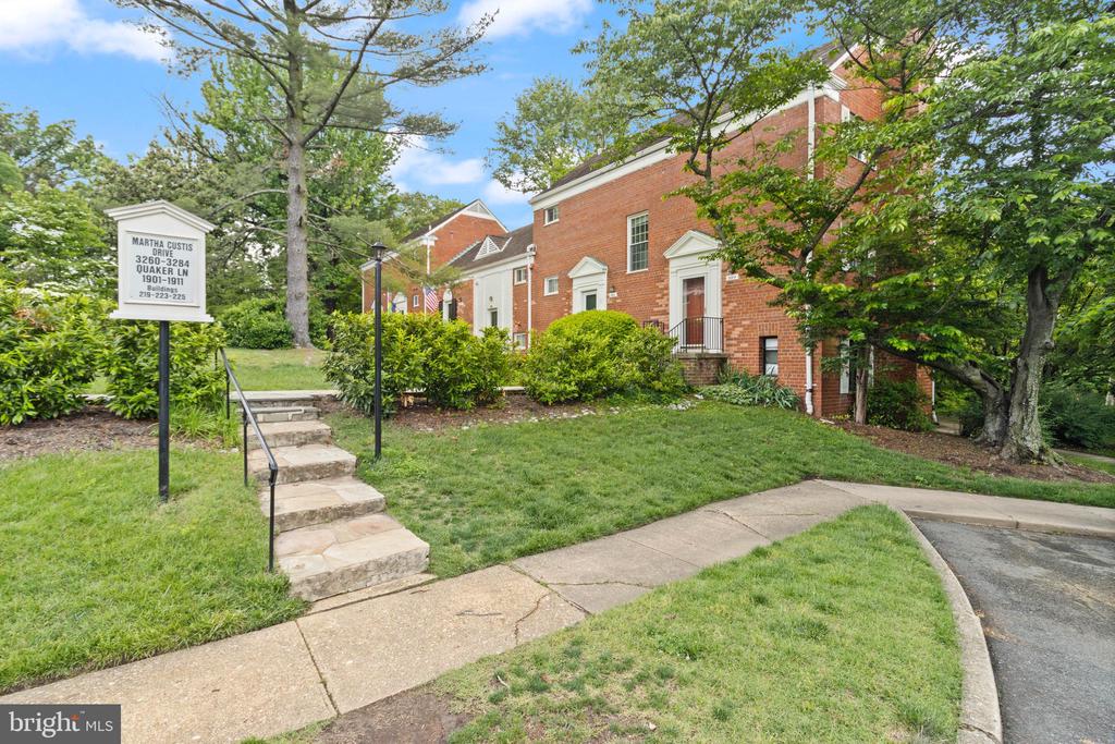3282 MARTHA CUSTIS DR