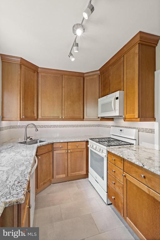 3282 MARTHA CUSTIS DR