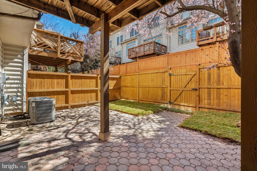 722 Hawkins Way