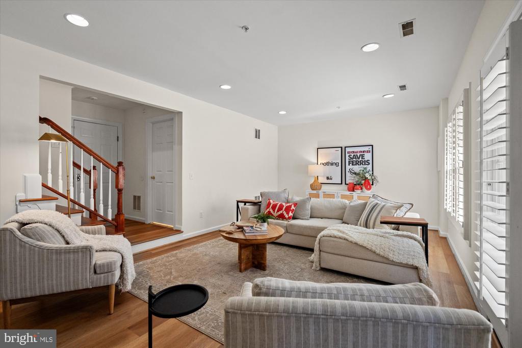 722 Hawkins Way