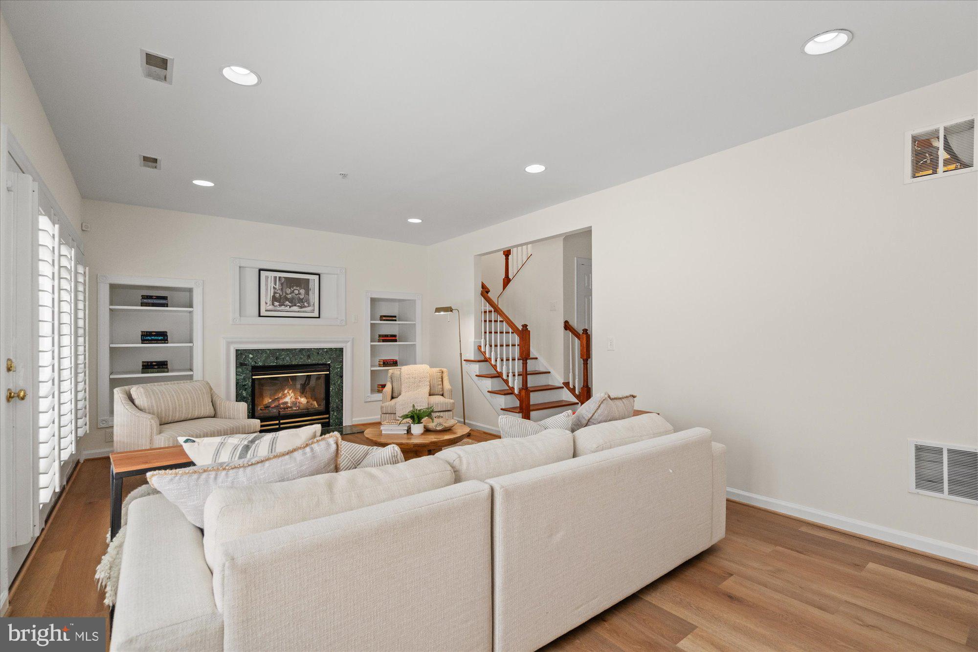 722 Hawkins Way