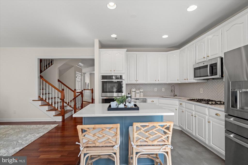 722 Hawkins Way