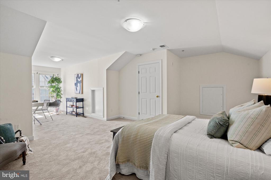 722 Hawkins Way