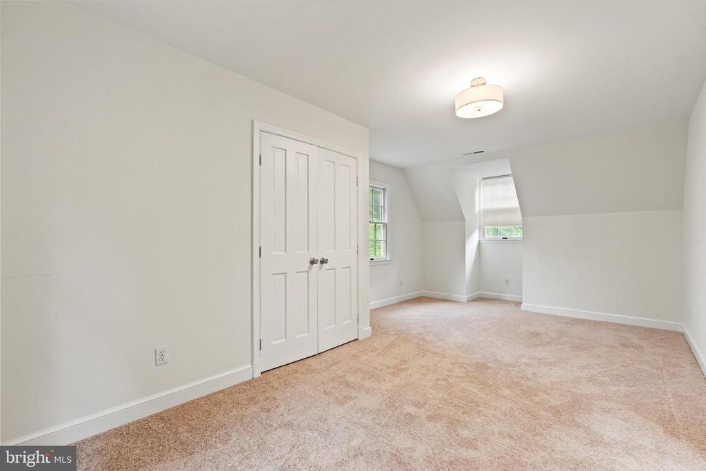 708 W Timber Branch Pkwy