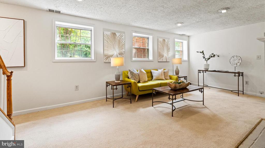 708 W Timber Branch Pkwy