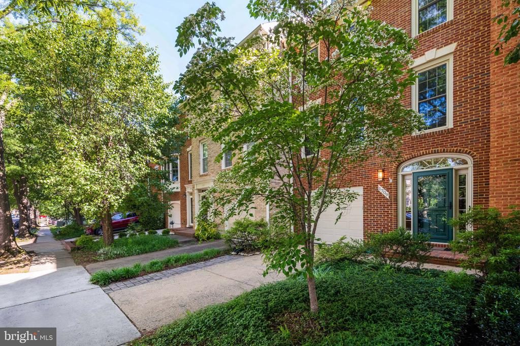1709 Dogwood Dr