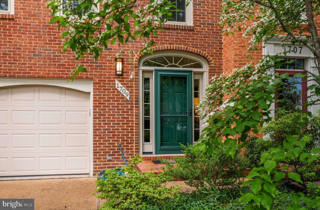 1709 Dogwood Dr