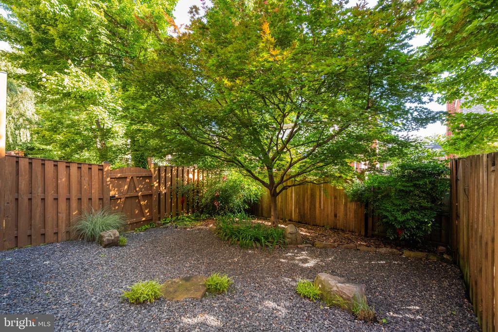 1709 Dogwood Dr