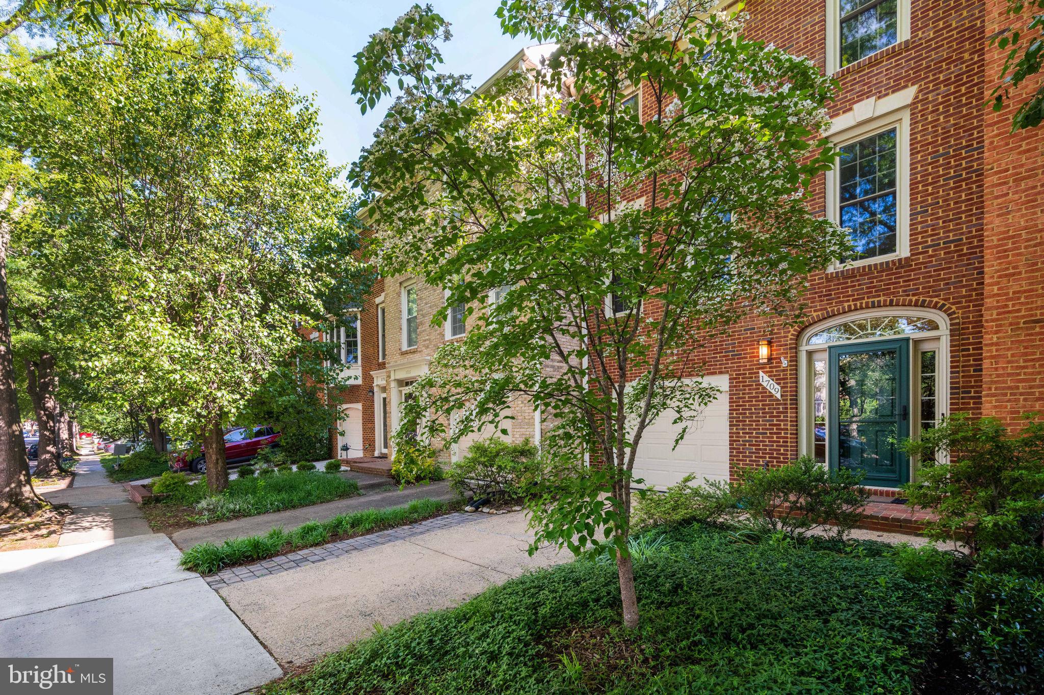 1709 Dogwood Dr