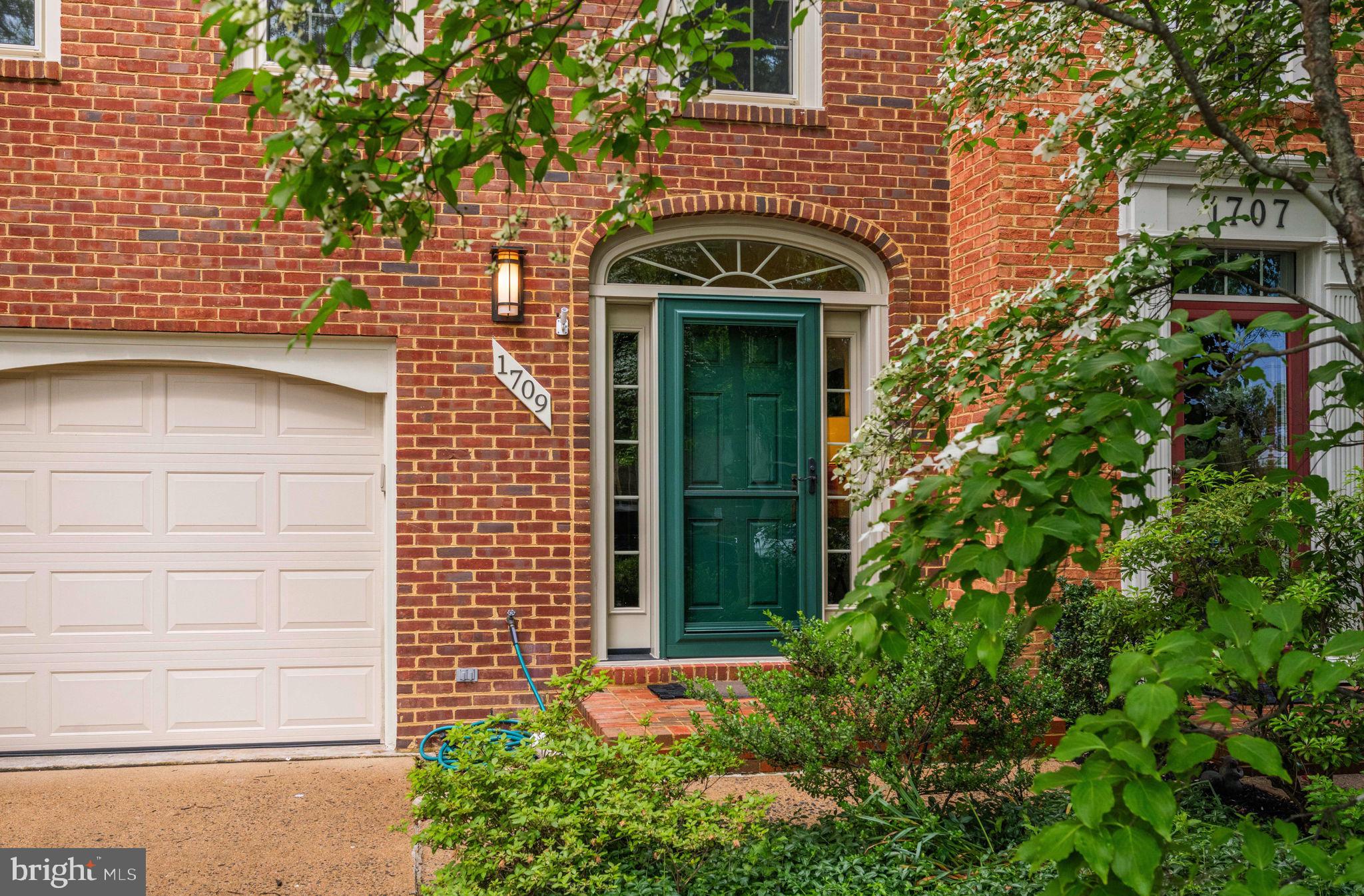 1709 Dogwood Dr