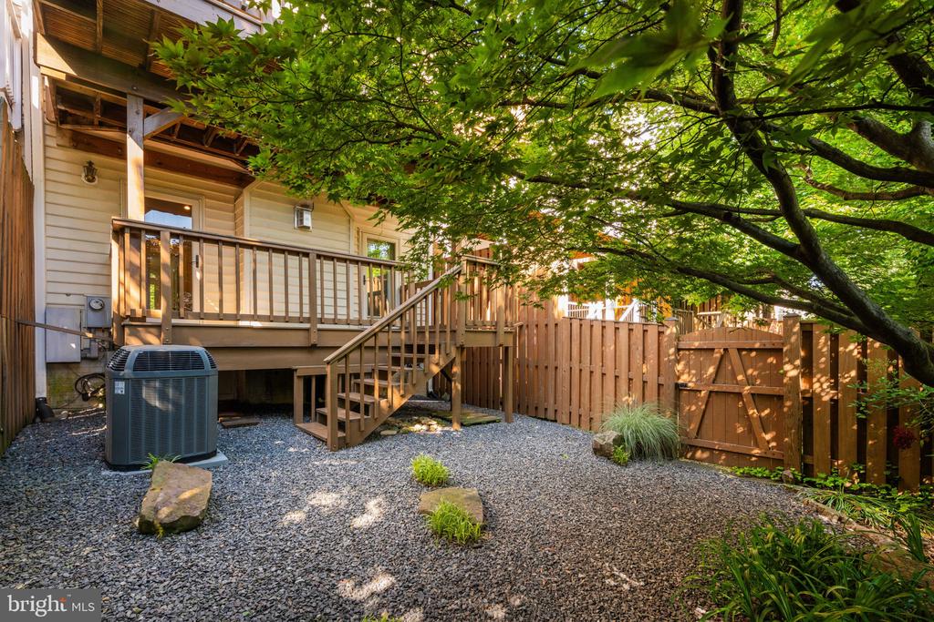 1709 Dogwood Dr