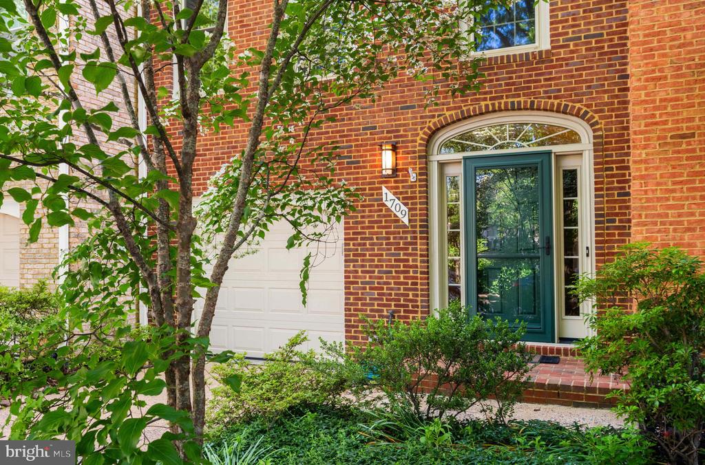 1709 Dogwood Dr