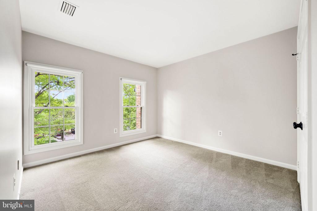 1709 Dogwood Dr