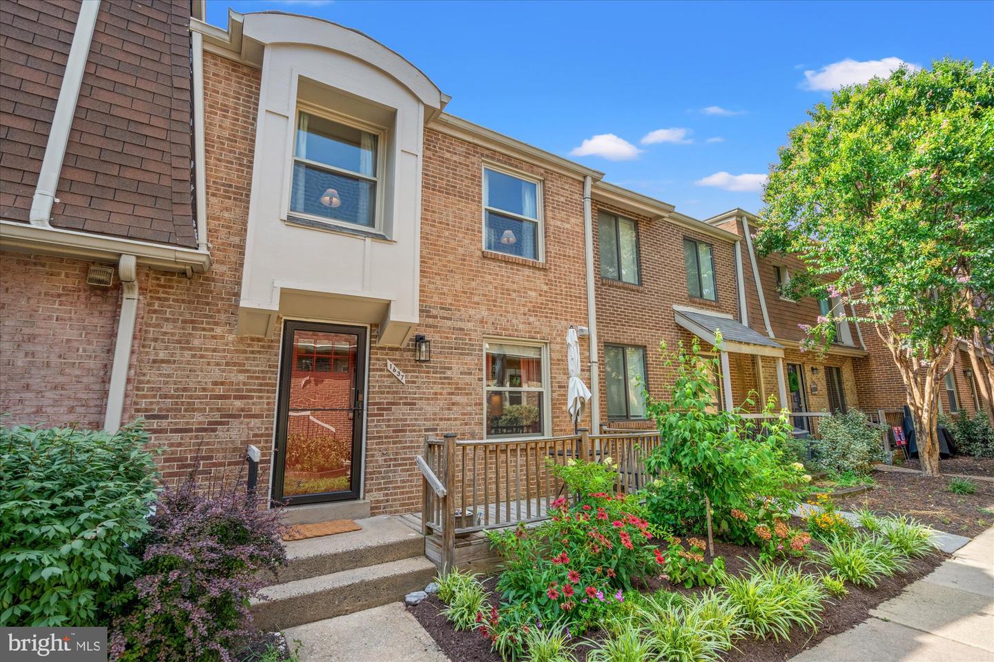 1637 Kenwood Ave