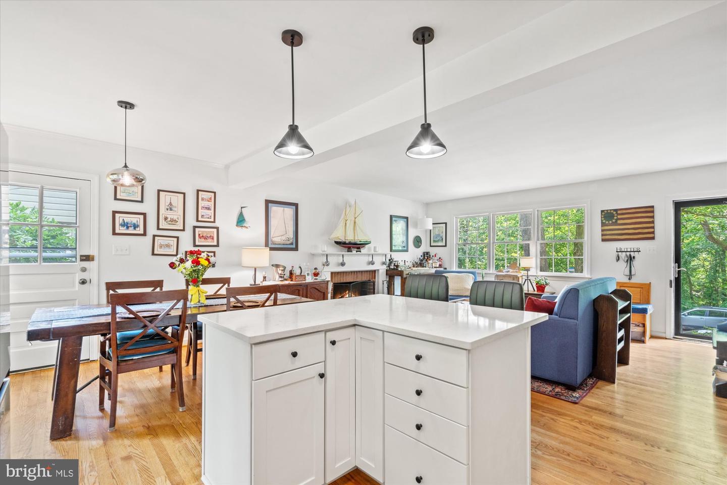 809 E TIMBER BRANCH PKWY
