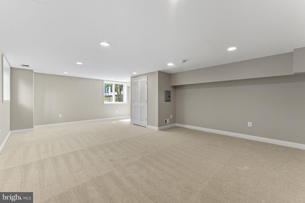 2913 RICHMOND LANE