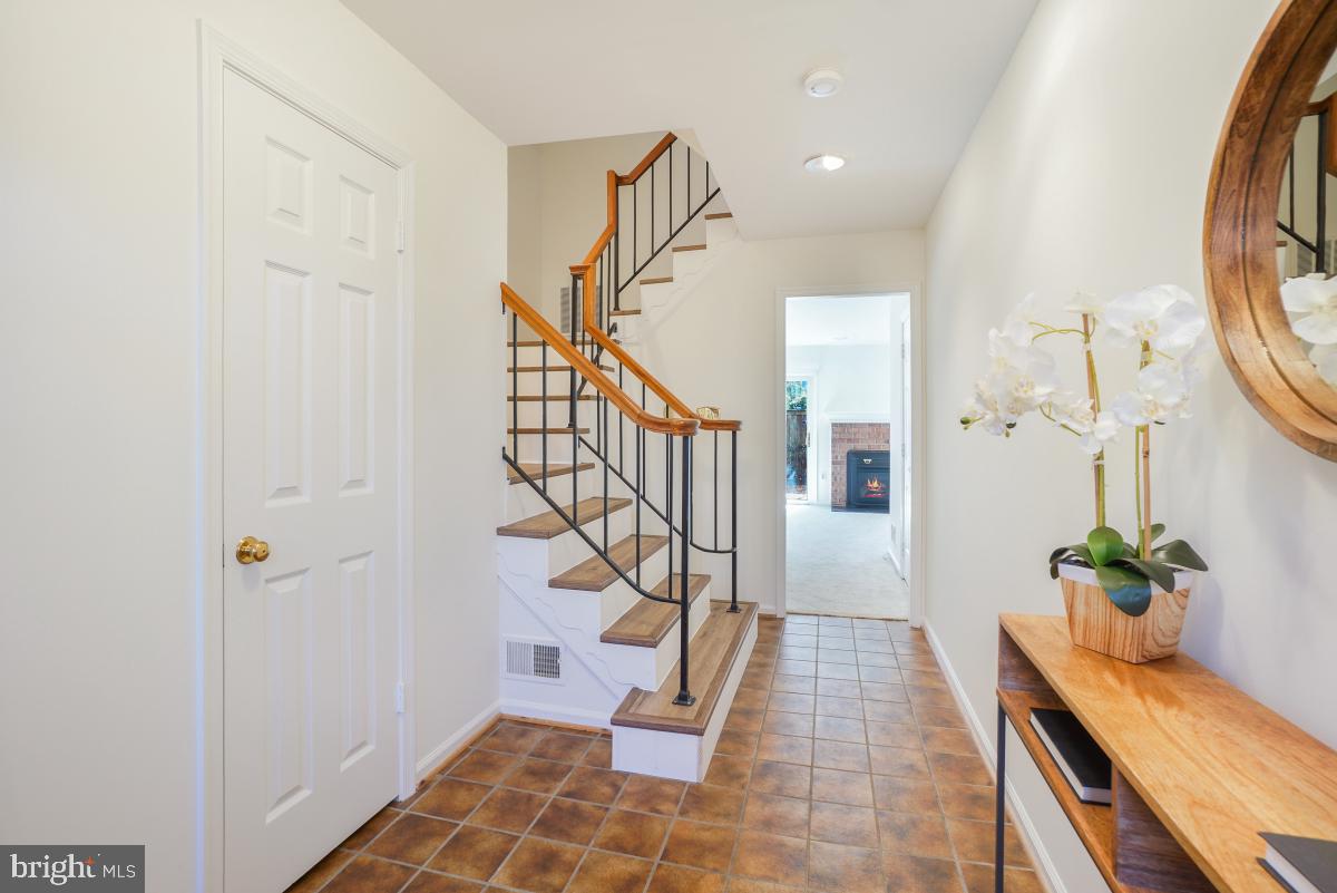 5004 HERITAGE LANE