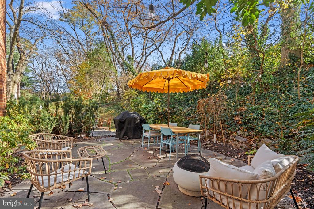 1028 VALLEY DRIVE