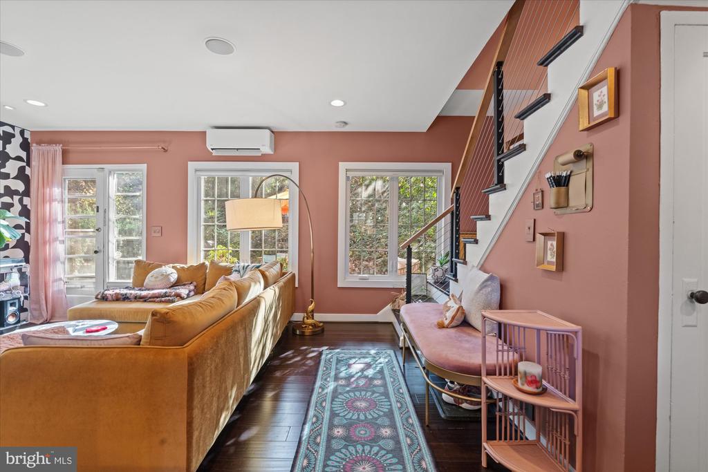1028 VALLEY DRIVE