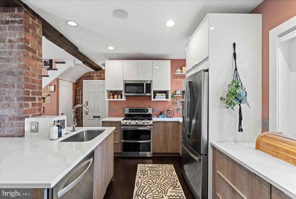 1028 VALLEY DRIVE