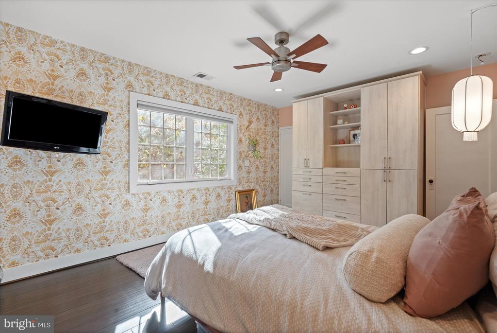 1028 VALLEY DRIVE