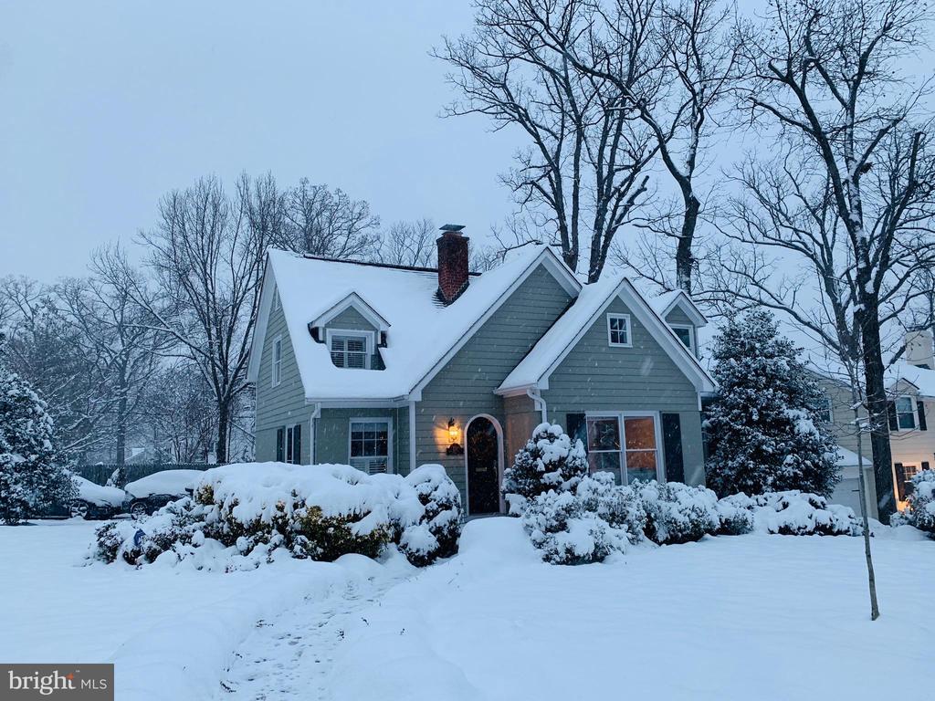 813 BEVERLEY DRIVE