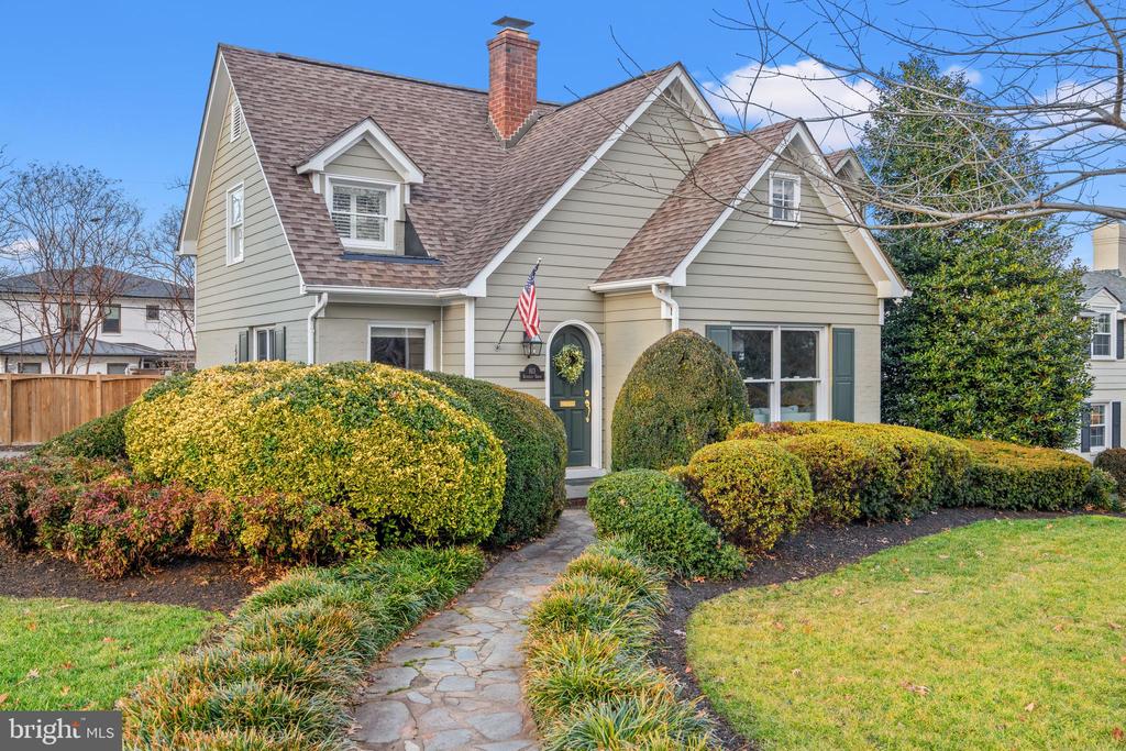 813 BEVERLEY DRIVE