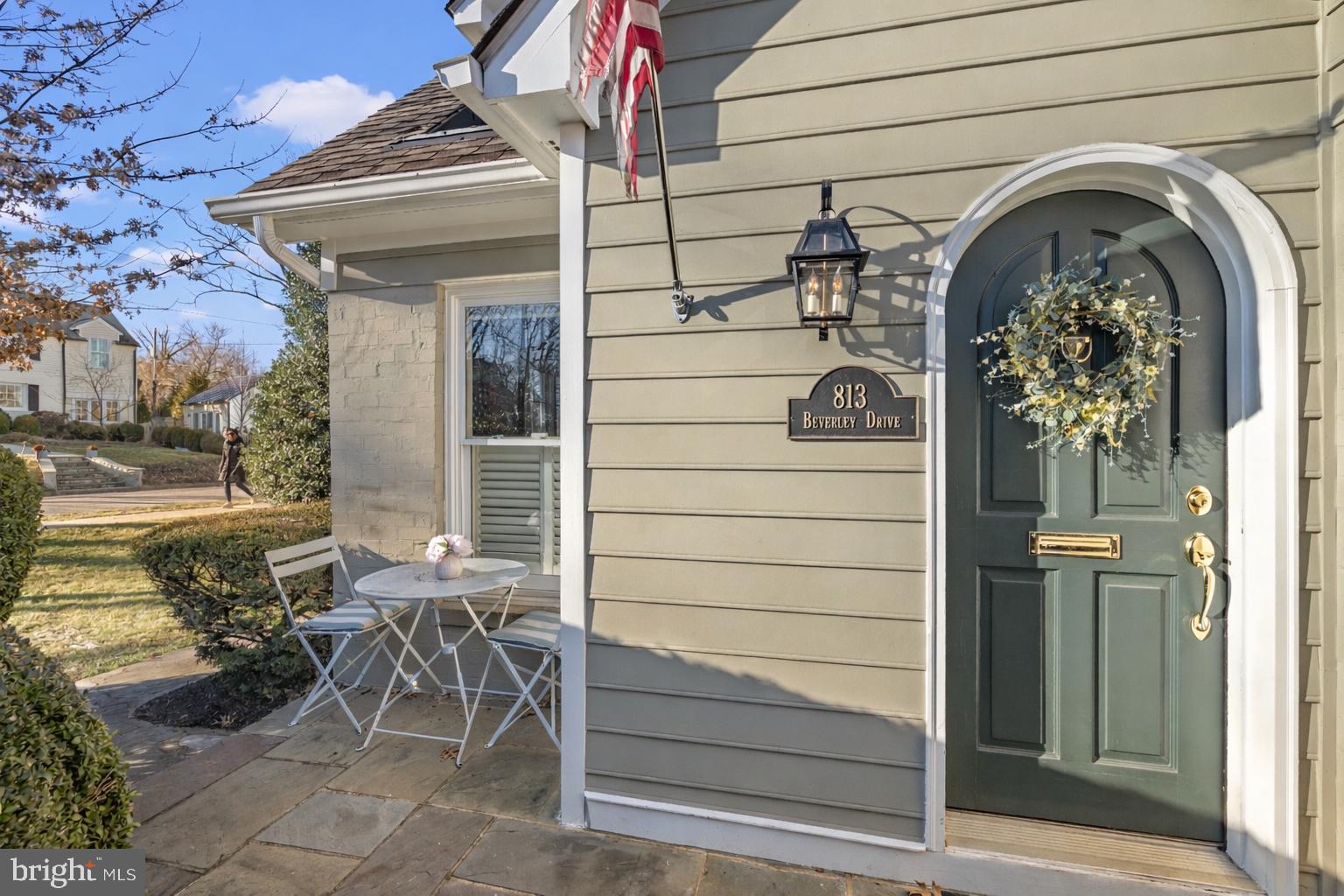 813 BEVERLEY DRIVE