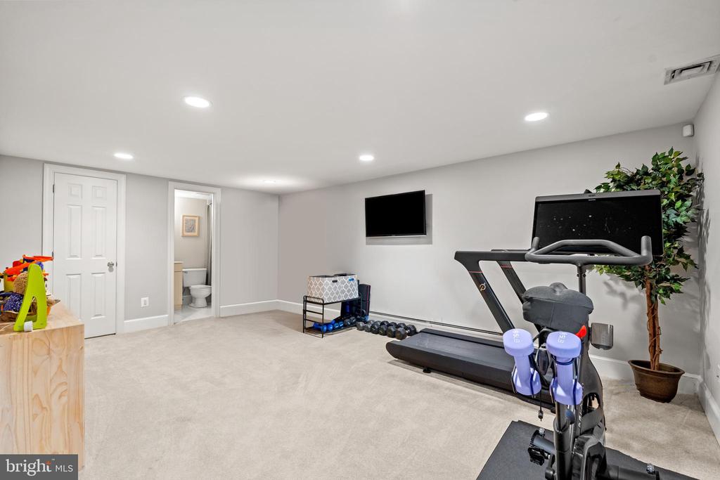 813 BEVERLEY DRIVE