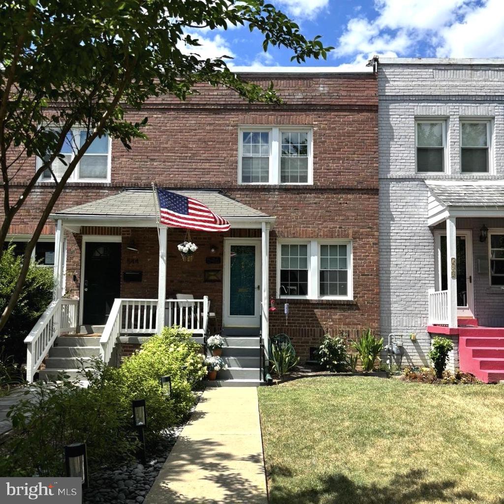 546 E NELSON AVENUE