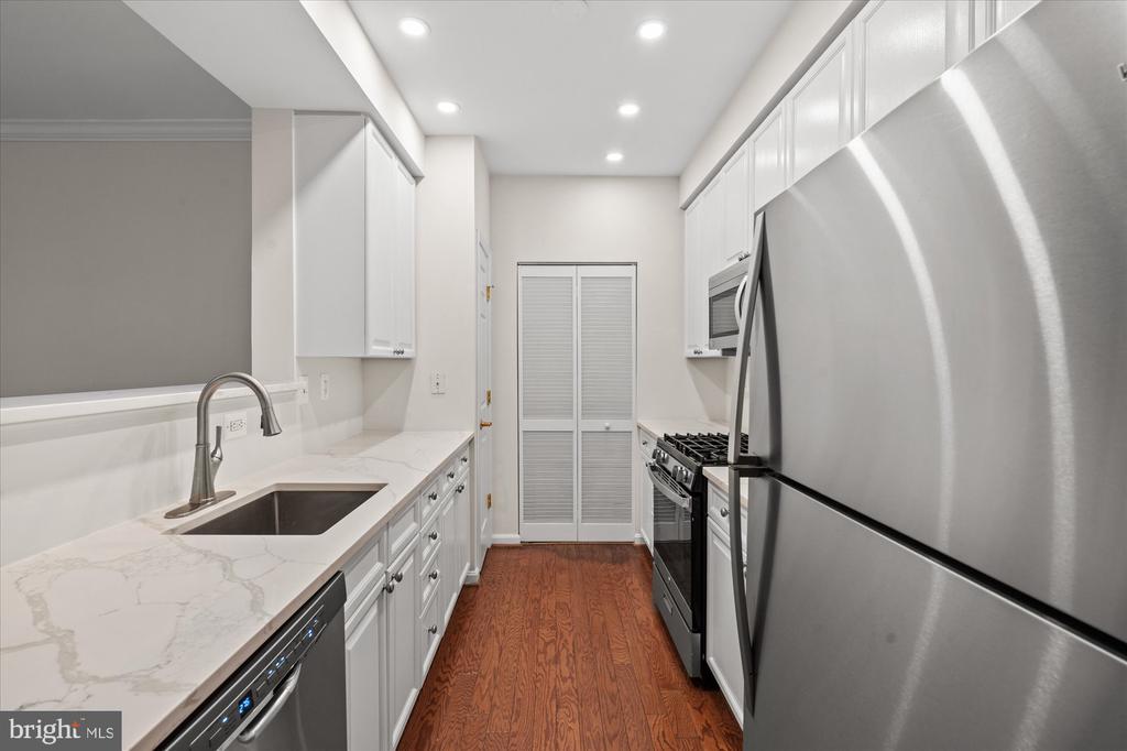5120 DONOVAN DRIVE 308