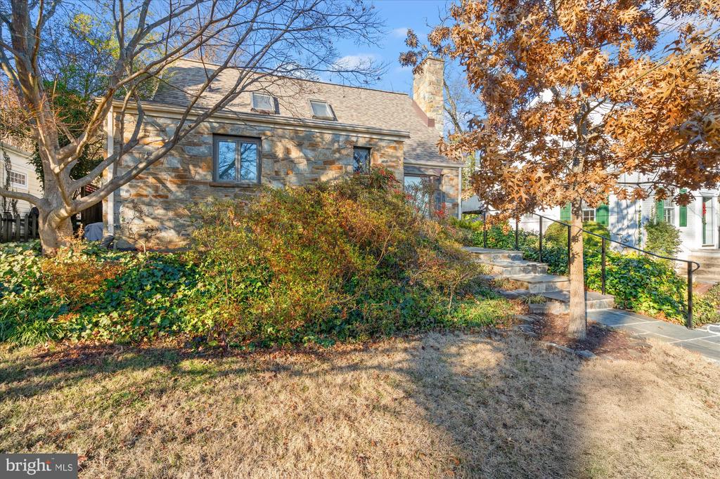 503 WOODLAND TERRACE