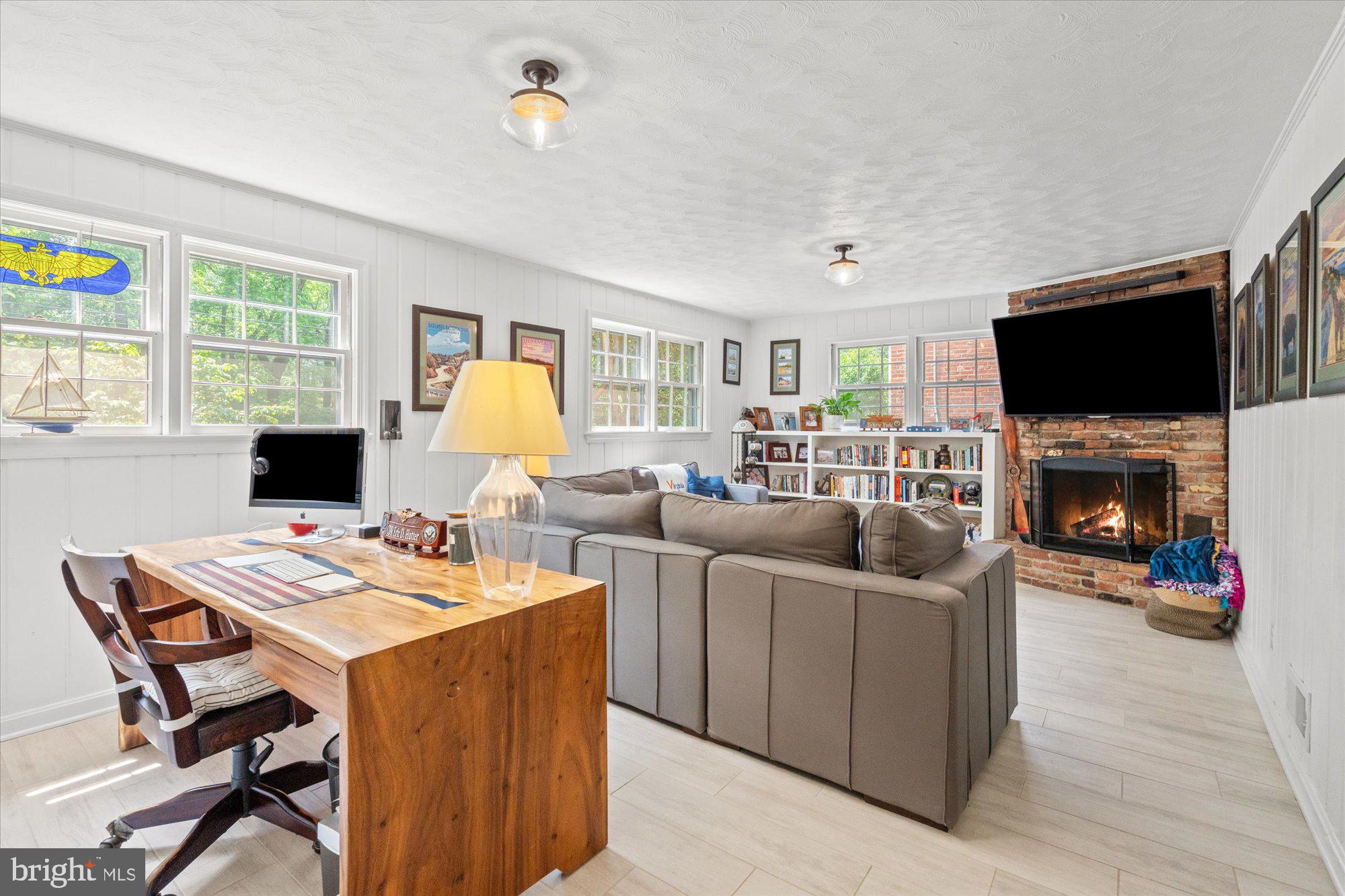 809 E TIMBER BRANCH PARKWAY