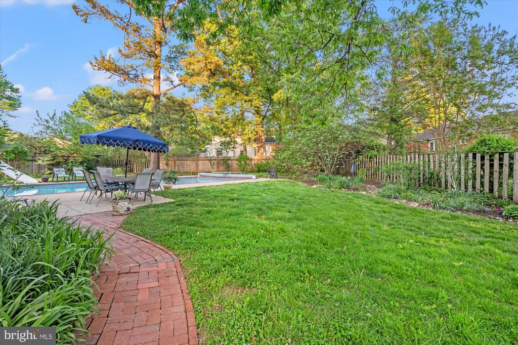 2905 MAPLEWOOD PLACE