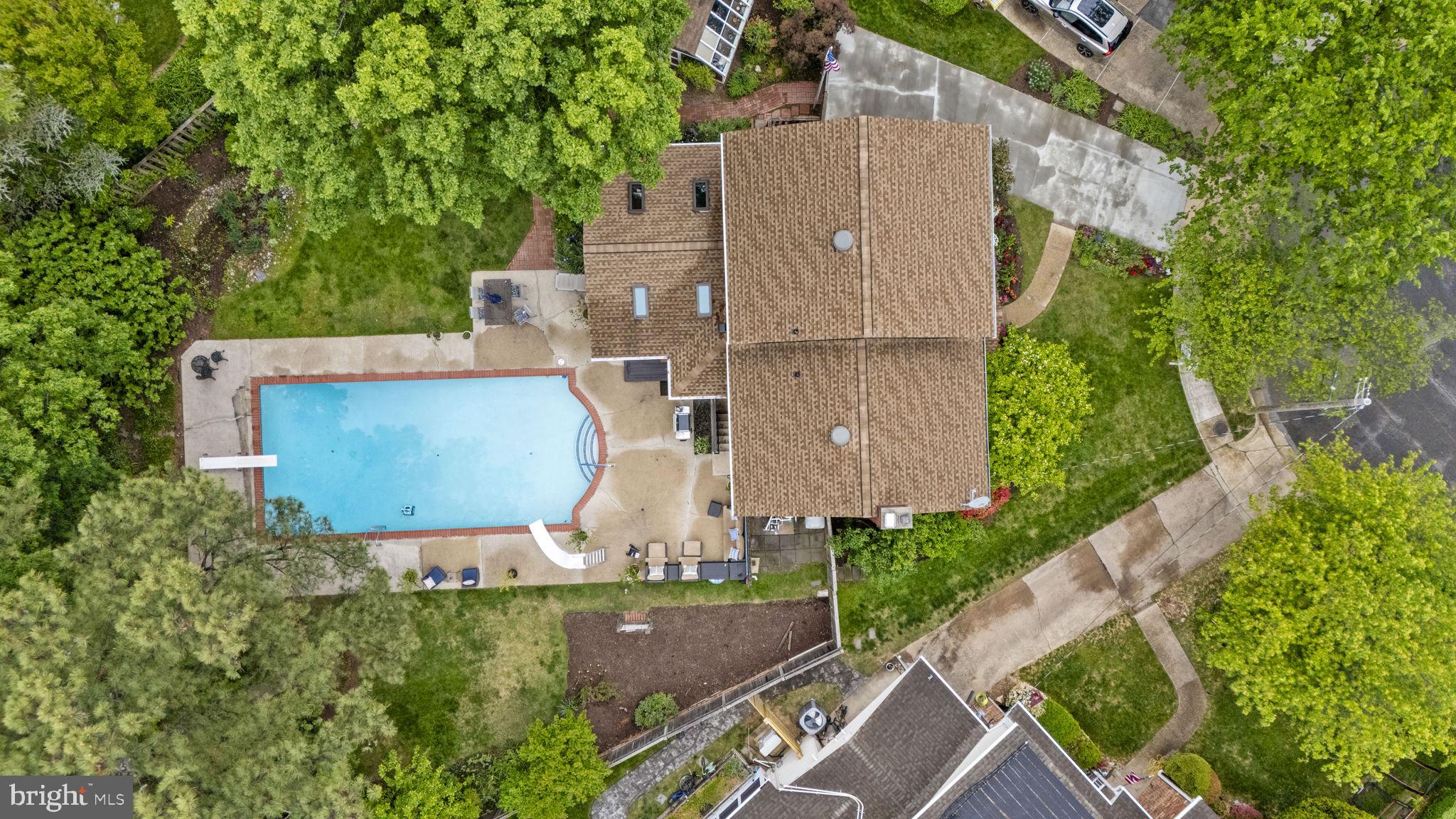 2905 MAPLEWOOD PLACE