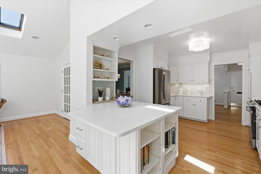 2905 MAPLEWOOD PLACE
