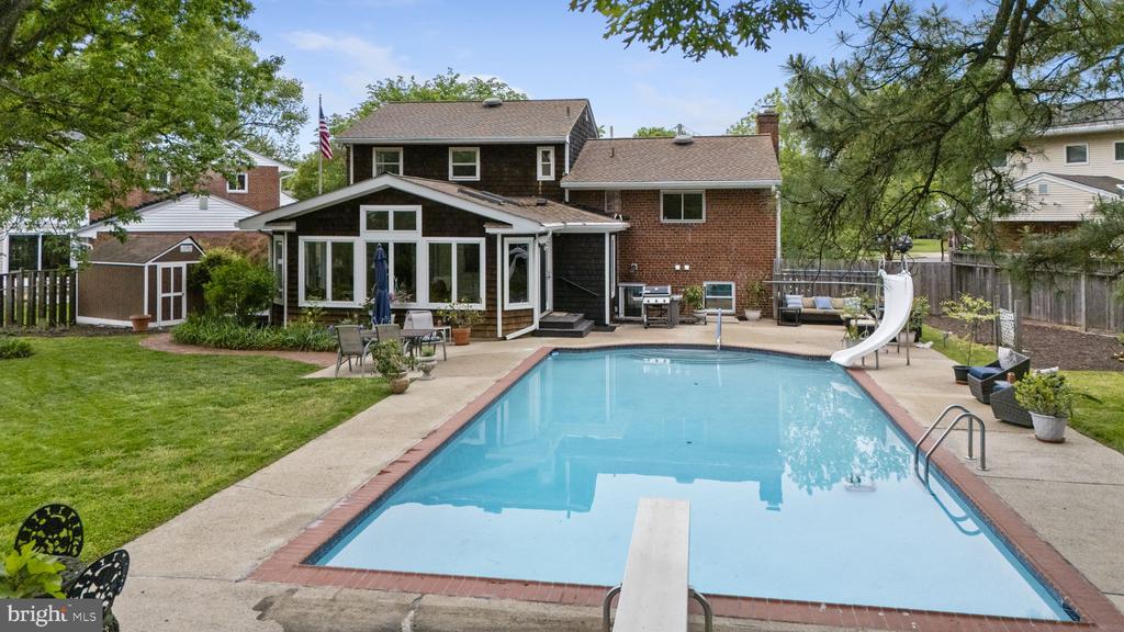 2905 MAPLEWOOD PLACE