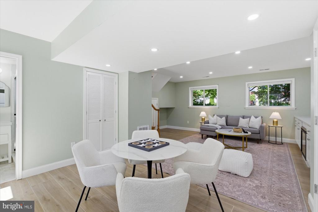 2905 MAPLEWOOD PLACE